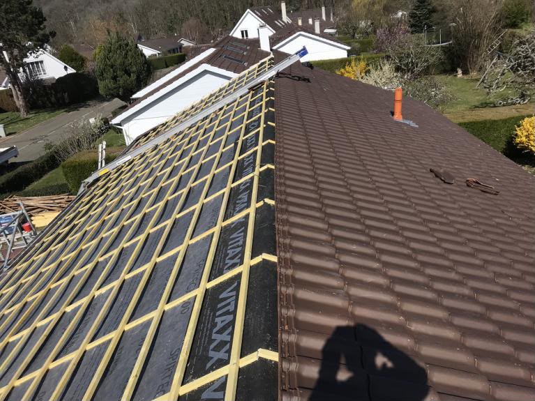 Réfection de toiture avec écran sous-toiture et liteaunage neuf avant pose des tuiles